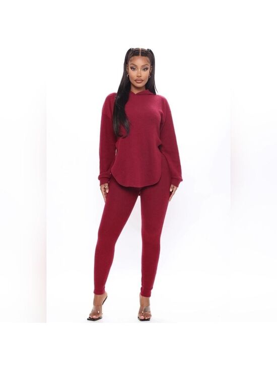 Fashion Nova Pants - NWT Fashion Nova Set leggings & Hooded Blouse burgandy Color,‎ Medium Size